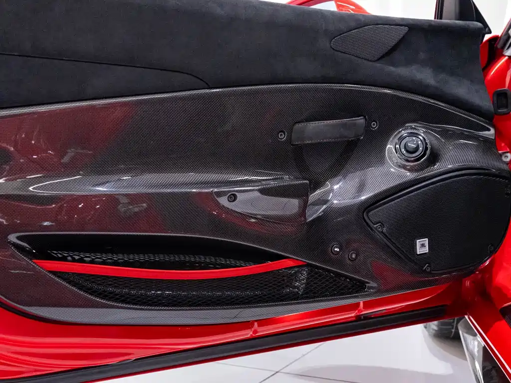 Ferrari 488 — миниатюра 14