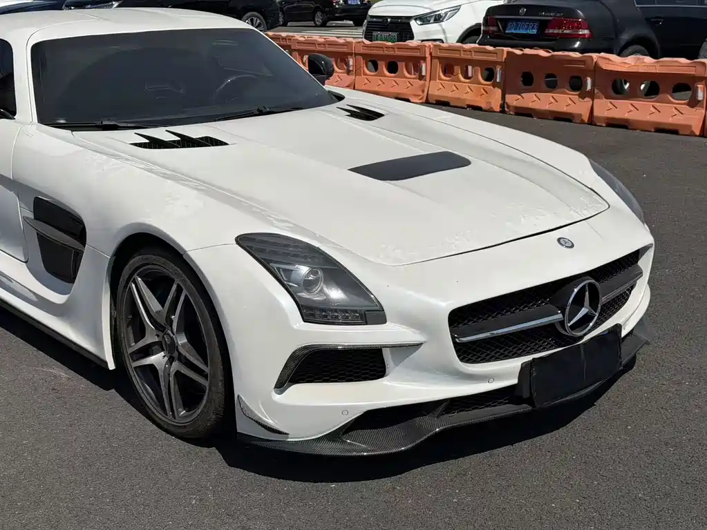 Mercedes-Benz SLS AMG — миниатюра 6