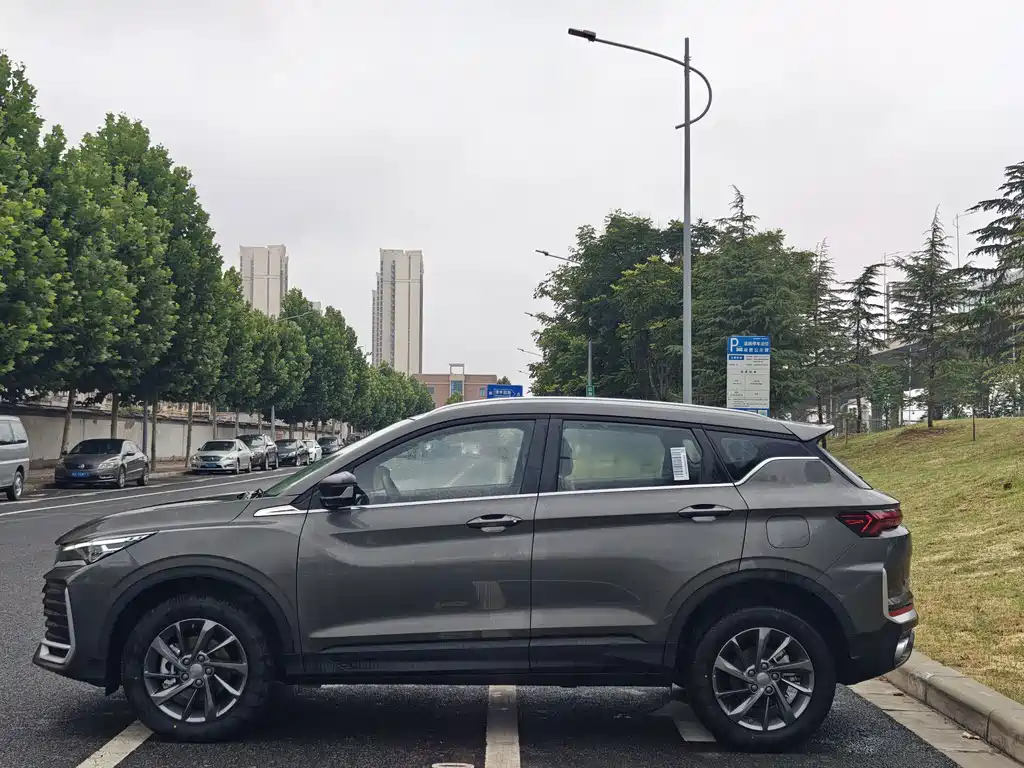 Geely Binyue — миниатюра 8