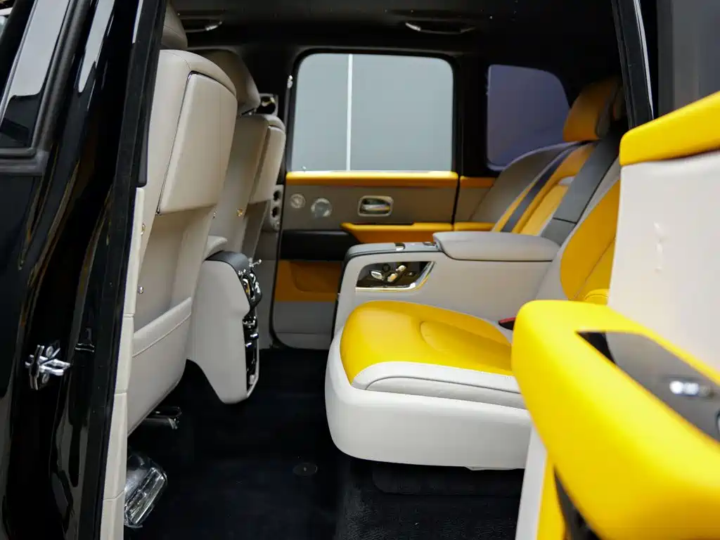 Rolls-Royce Cullinan — миниатюра 15