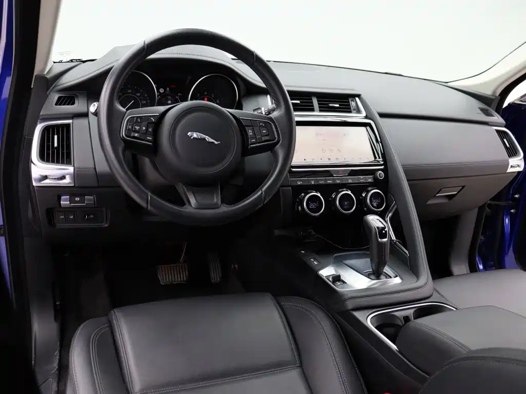 Jaguar E-PACE — миниатюра 8