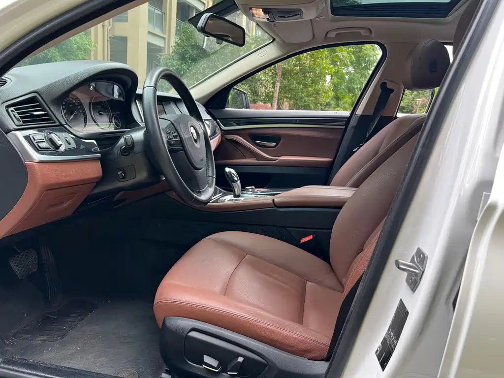 BMW 5 Series (Import) — миниатюра 11