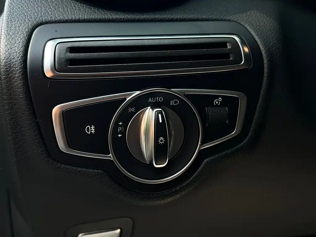 Mercedes-Benz C-Class — миниатюра 11