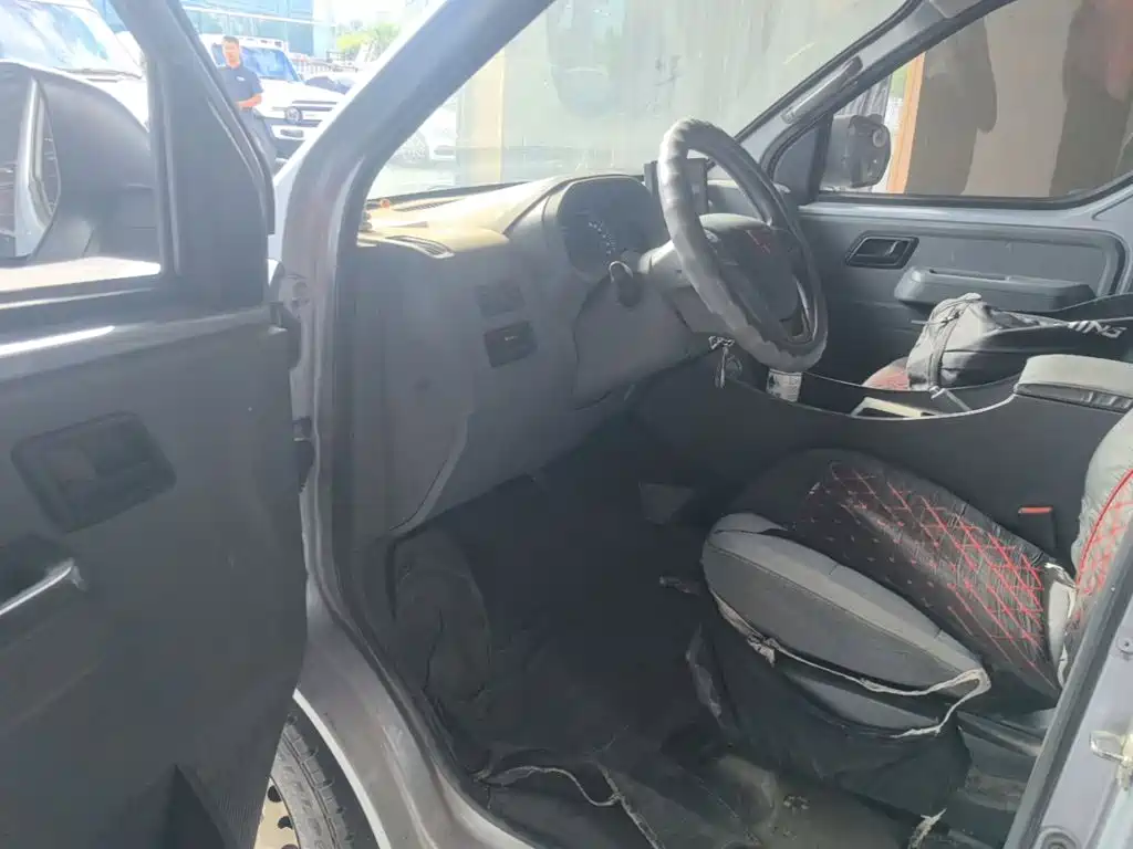 Wuling Yangguang — миниатюра 16