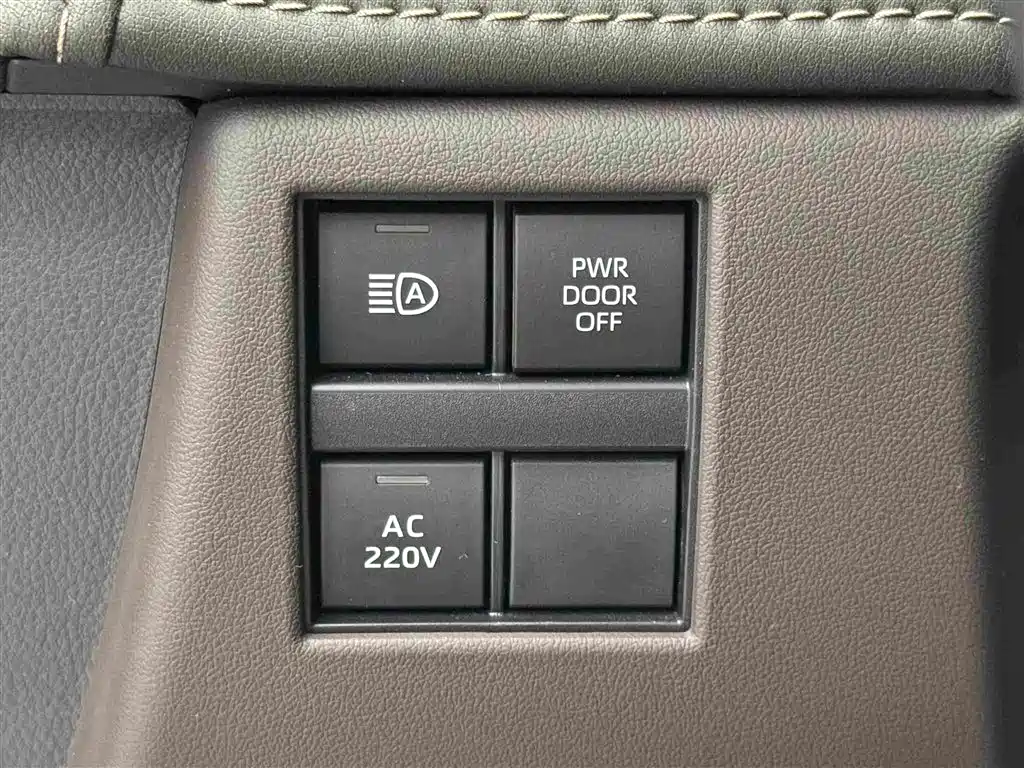 Toyota Alphard — миниатюра 21