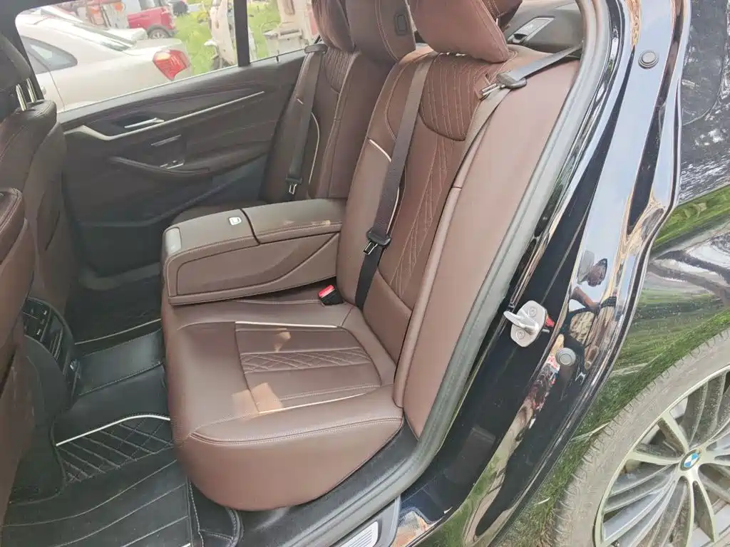BMW 5 Series — миниатюра 15
