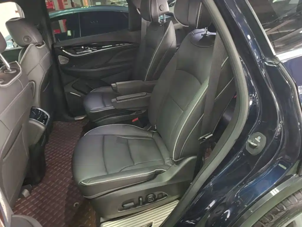 Buick Enclave — миниатюра 17