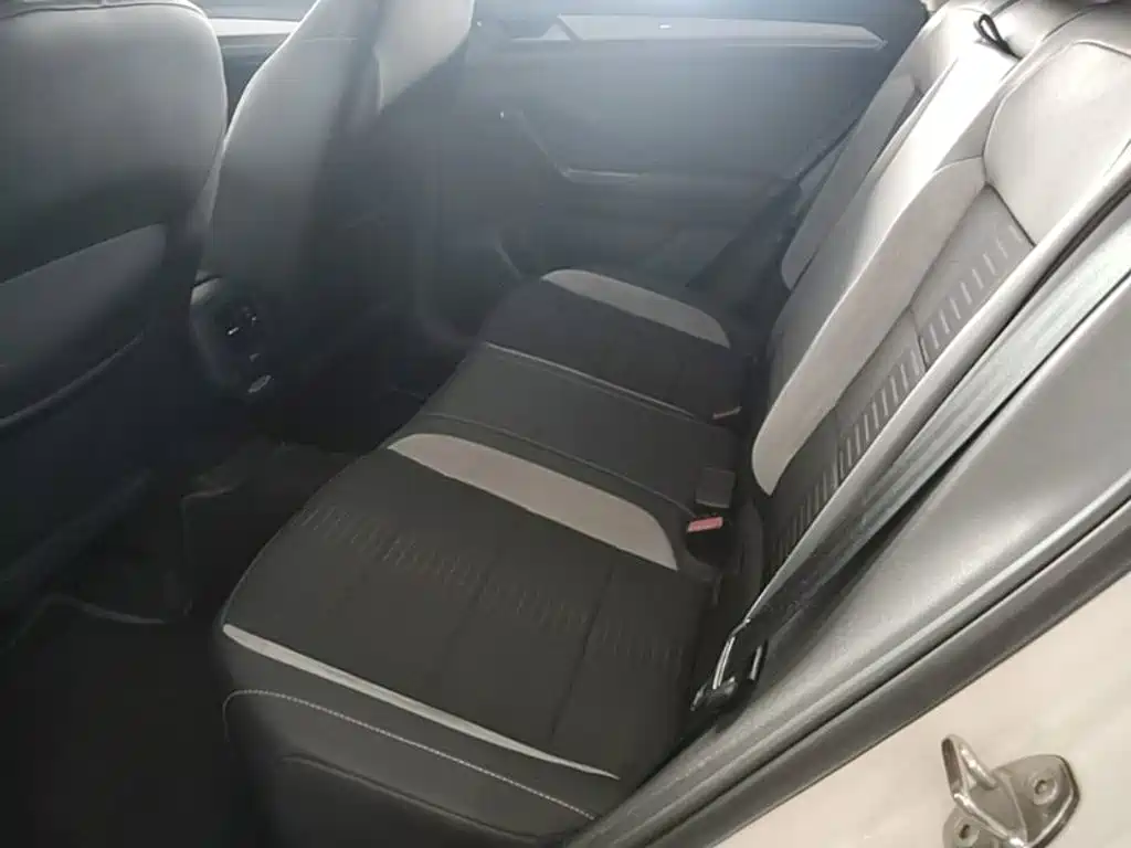 Volkswagen T-Roc — миниатюра 17