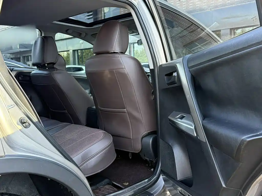 Toyota RAV4 — миниатюра 14