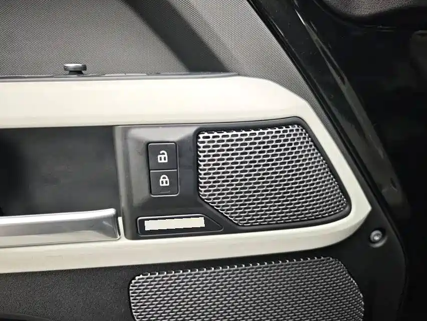 Land Rover Defender — миниатюра 6