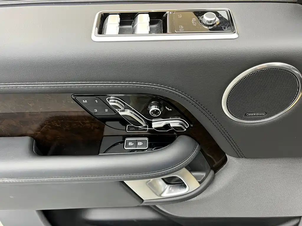 Land Rover Range Rover — миниатюра 19