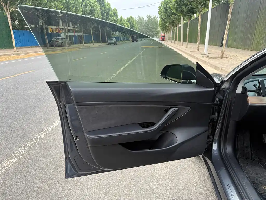 Tesla Model 3 — миниатюра 14