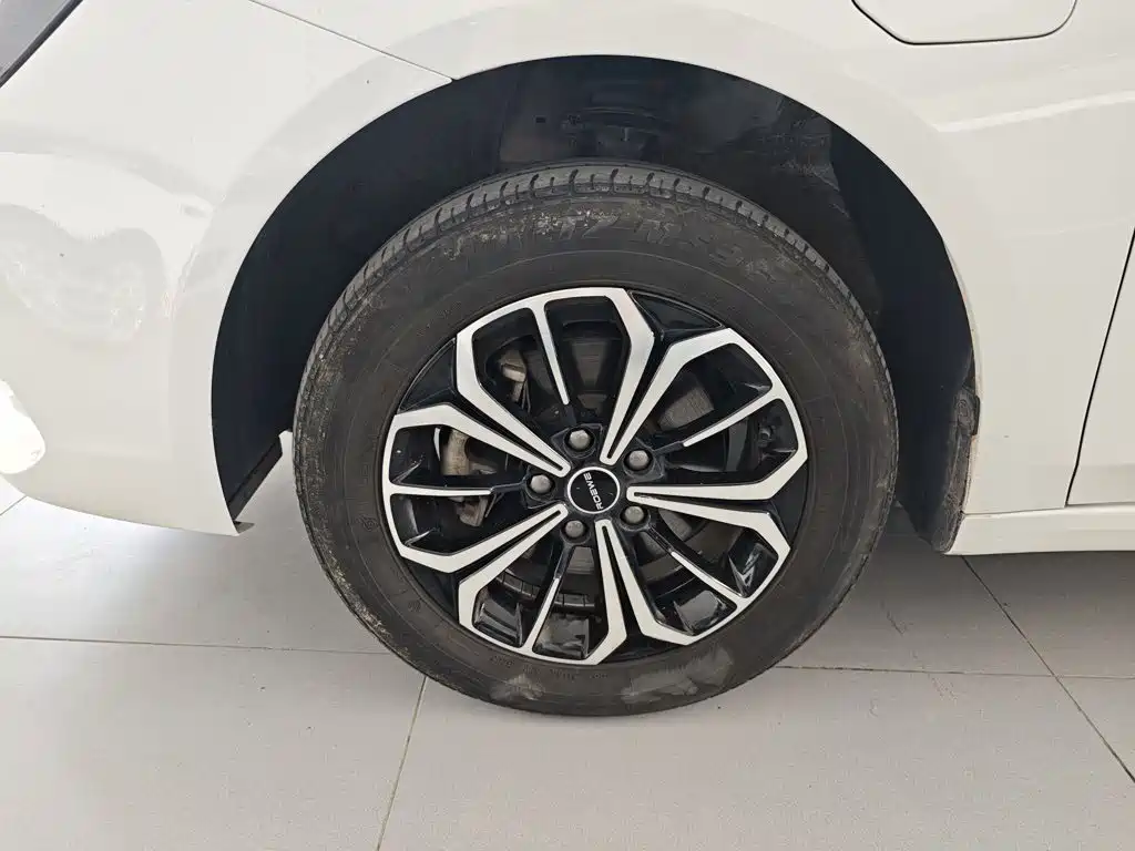 Roewe i6 MAX New Energy — миниатюра 23