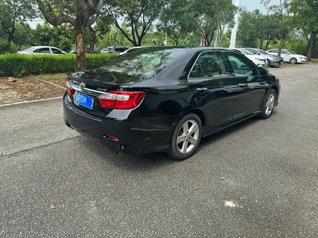 Toyota Camry — миниатюра 8