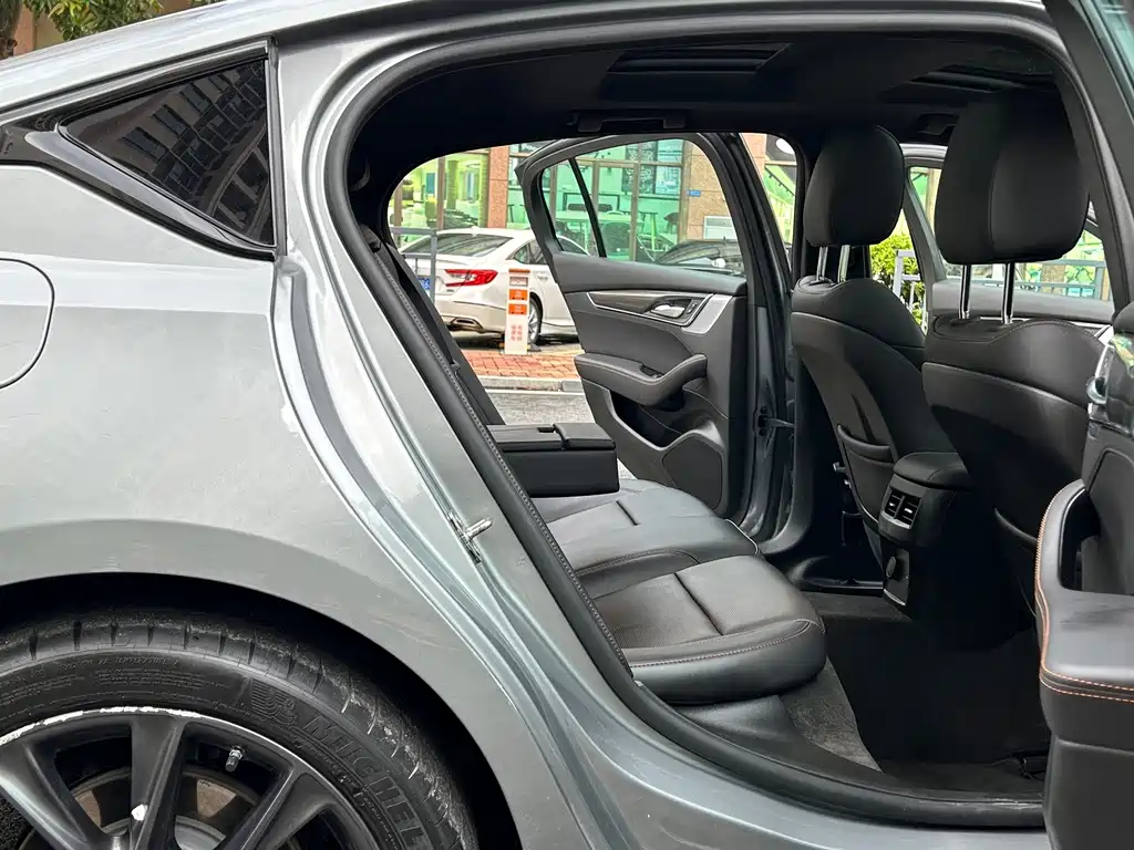 Cadillac CT5 — миниатюра 11