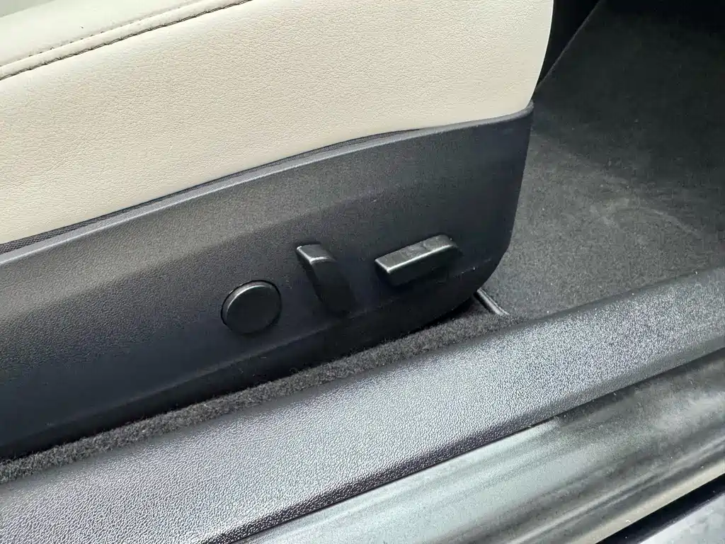 Tesla Model 3 — миниатюра 15