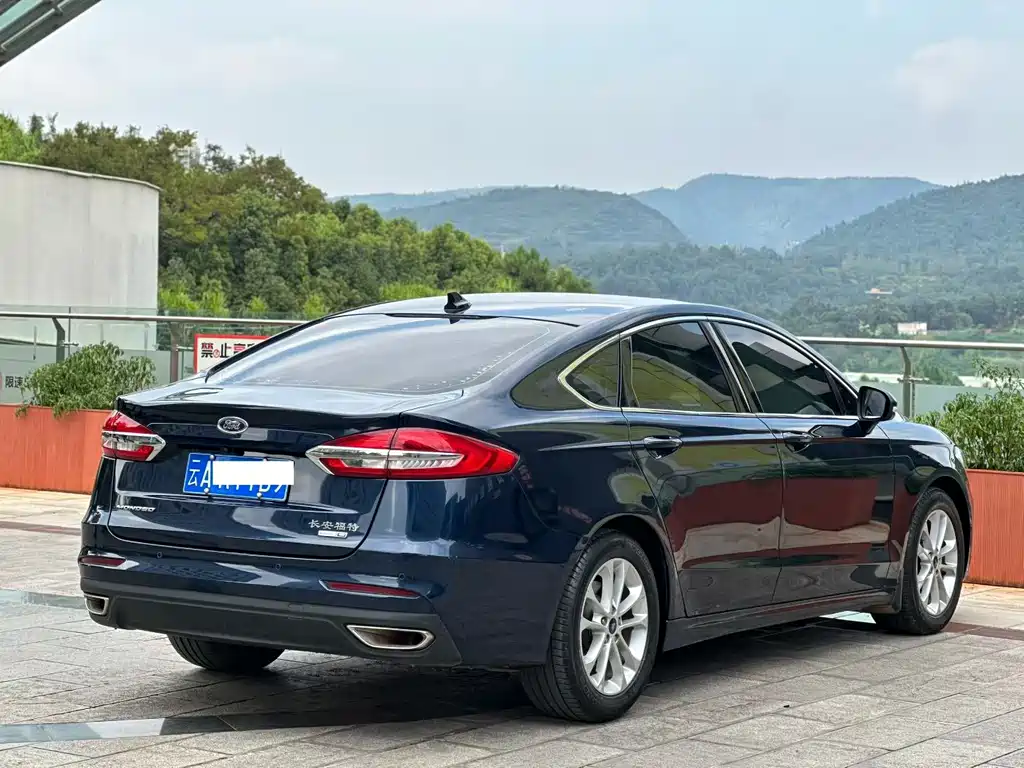 Ford Mondeo — миниатюра 9