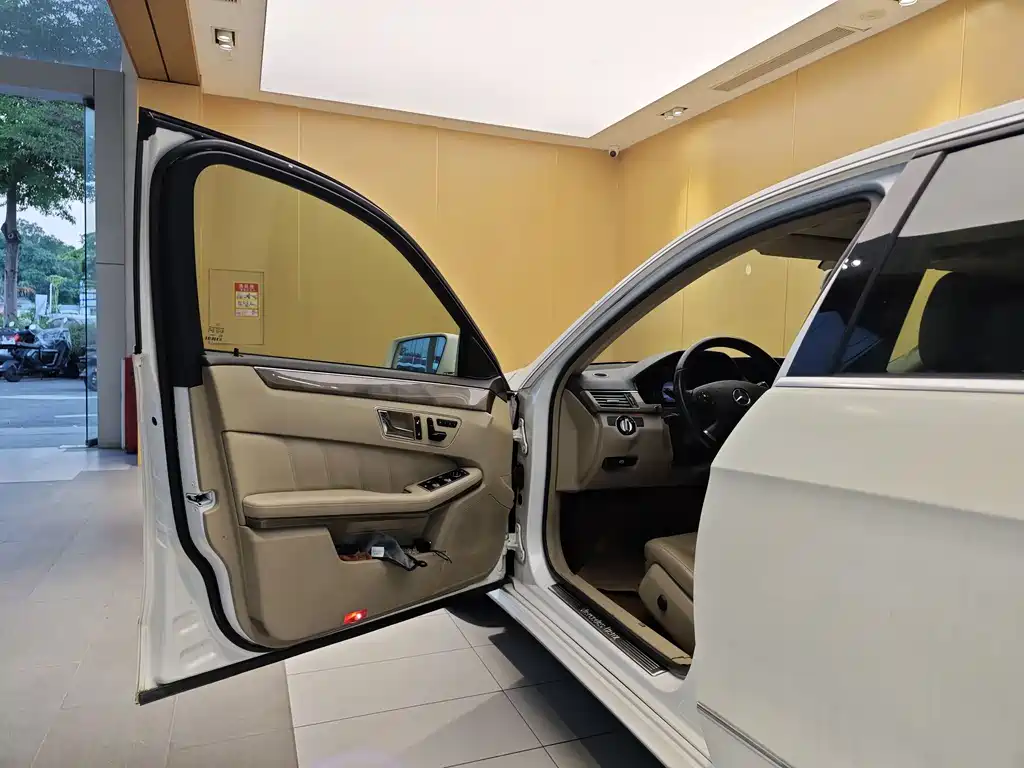 Mercedes-Benz E-Class E 2009 E 300