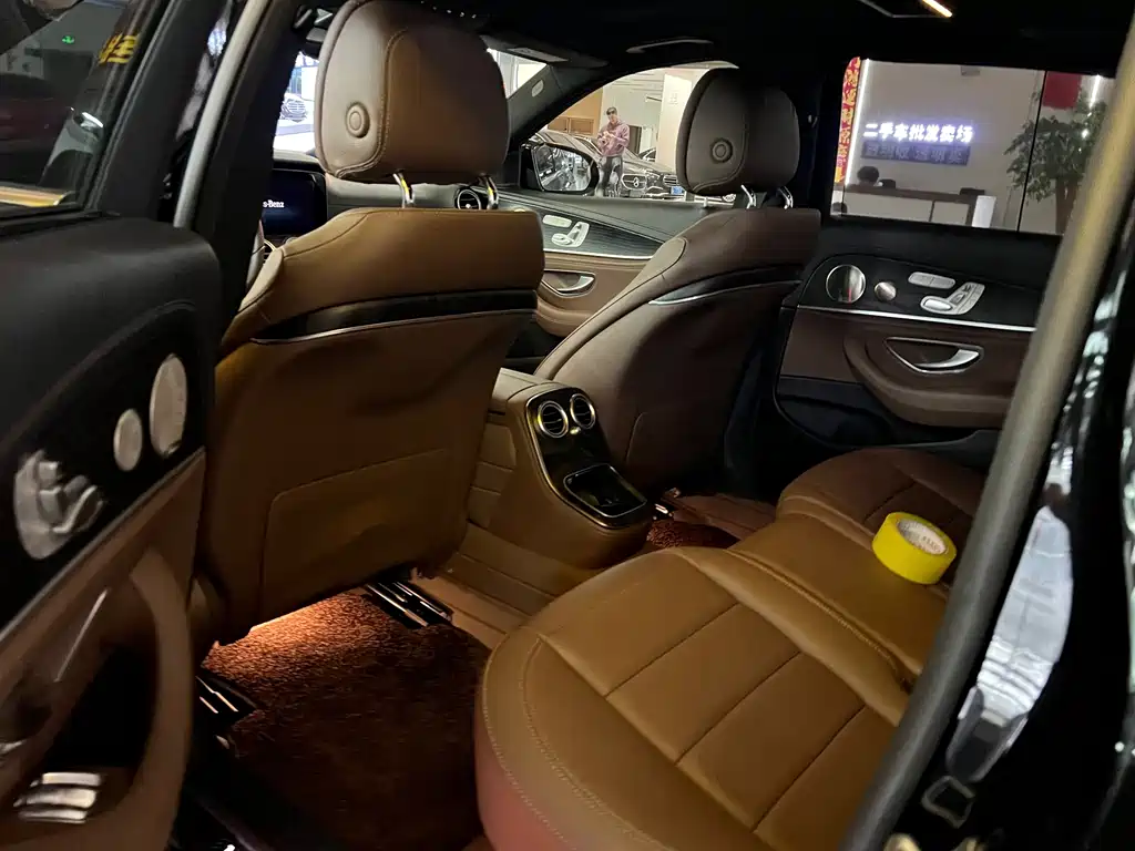 Mercedes-Benz E-Class — миниатюра 8