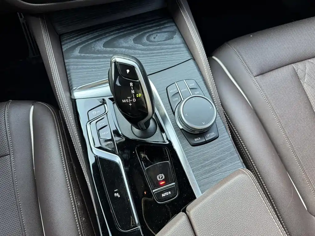 BMW 5 Series — миниатюра 16