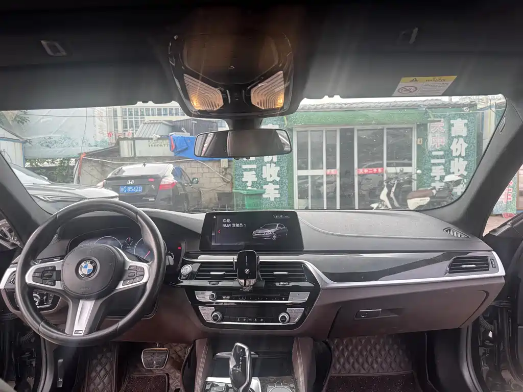 BMW 5 Series - фото 14