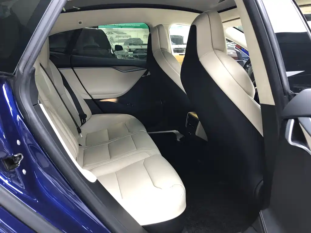 Tesla Model S — миниатюра 11