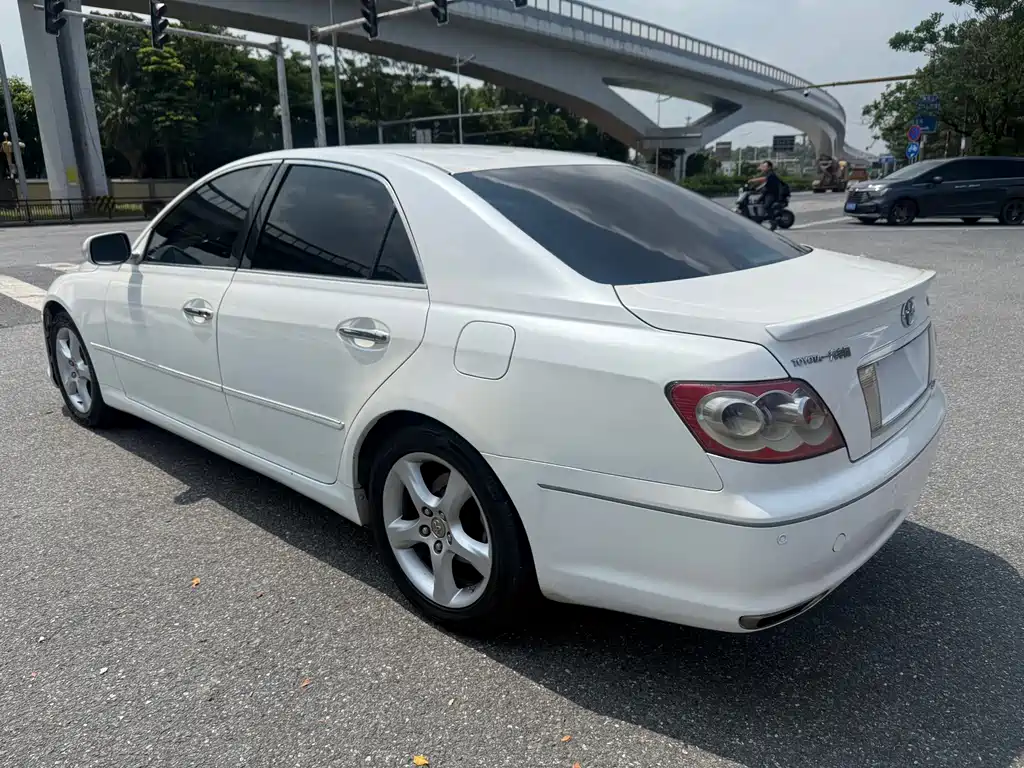 Toyota Reiz — миниатюра 7