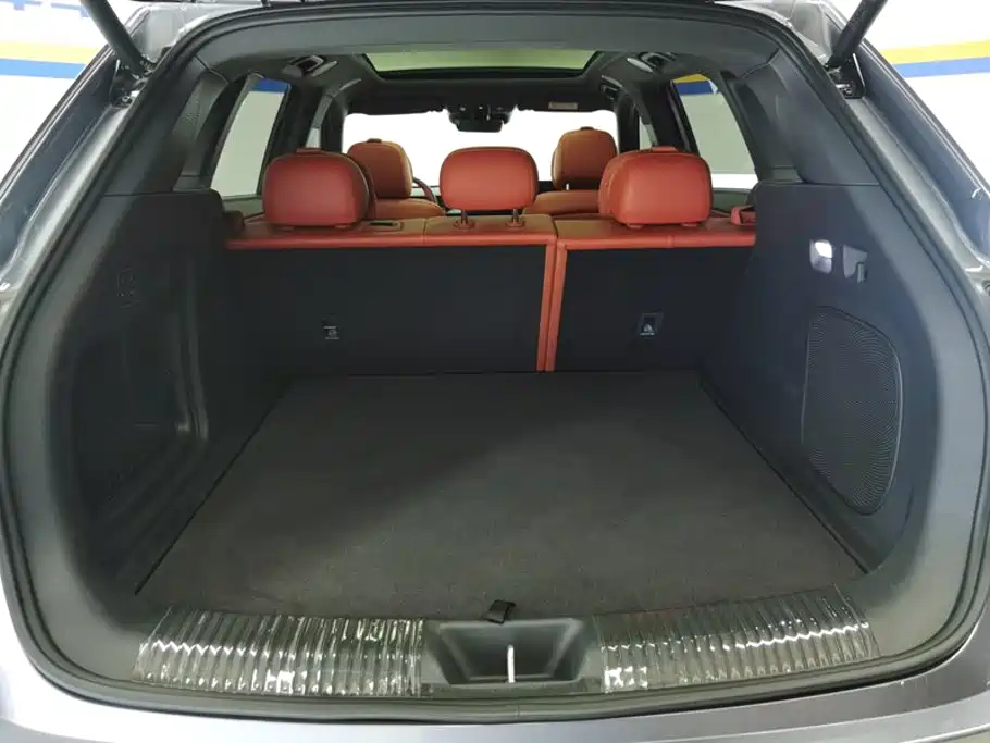 Hongqi Красный флаг HS6 PHEV — миниатюра 4