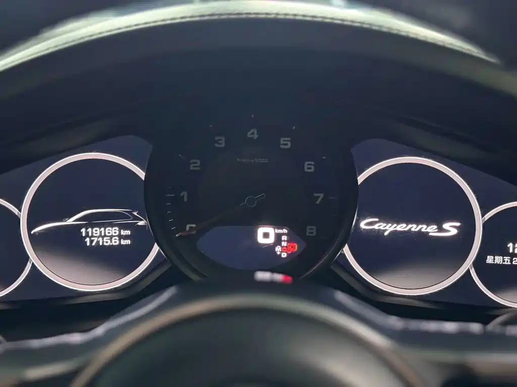Porsche Cayenne — миниатюра 14