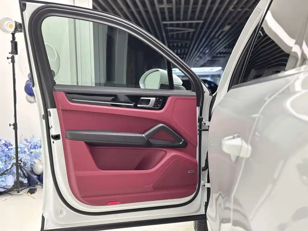 Porsche Cayenne — миниатюра 15