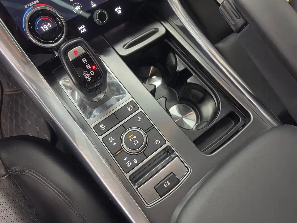 Land Rover Sport PHEV — миниатюра 7