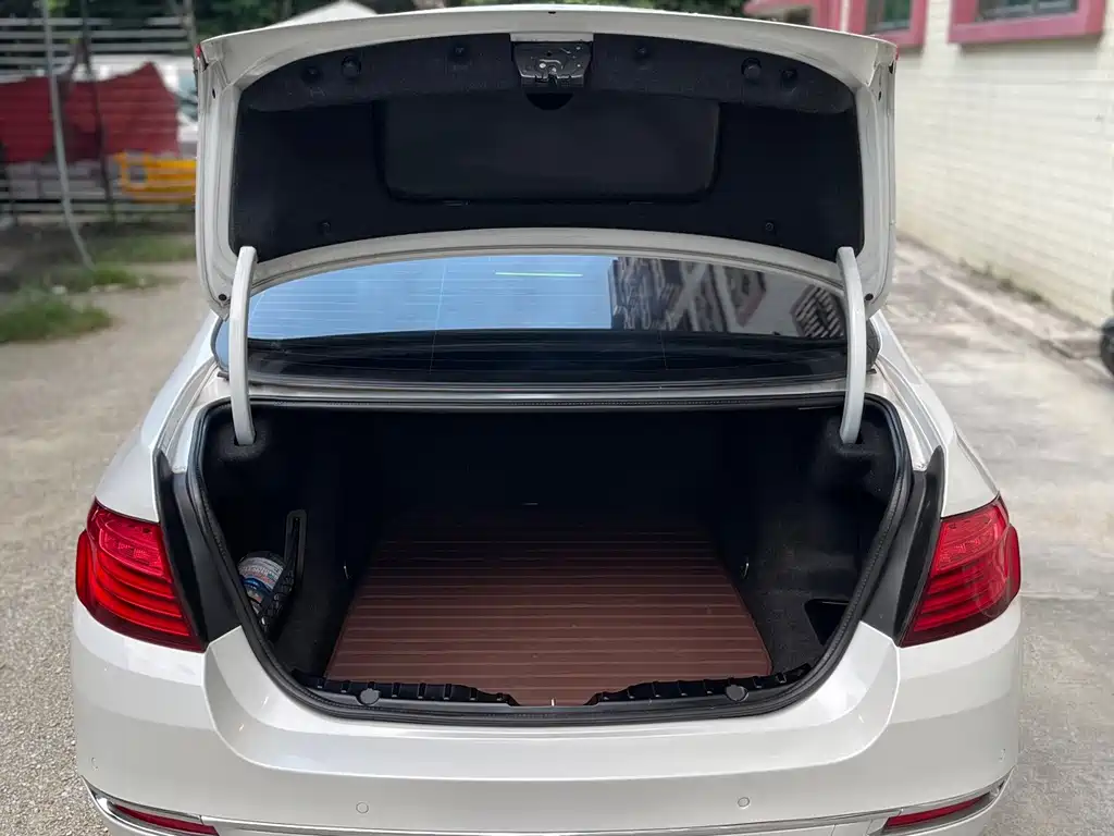BMW 5 Series — миниатюра 15