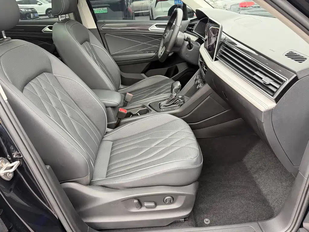 Volkswagen Tiguan L — миниатюра 14