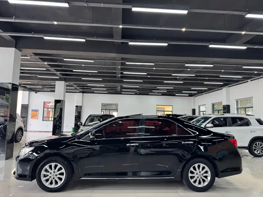 Toyota Camry — миниатюра 8