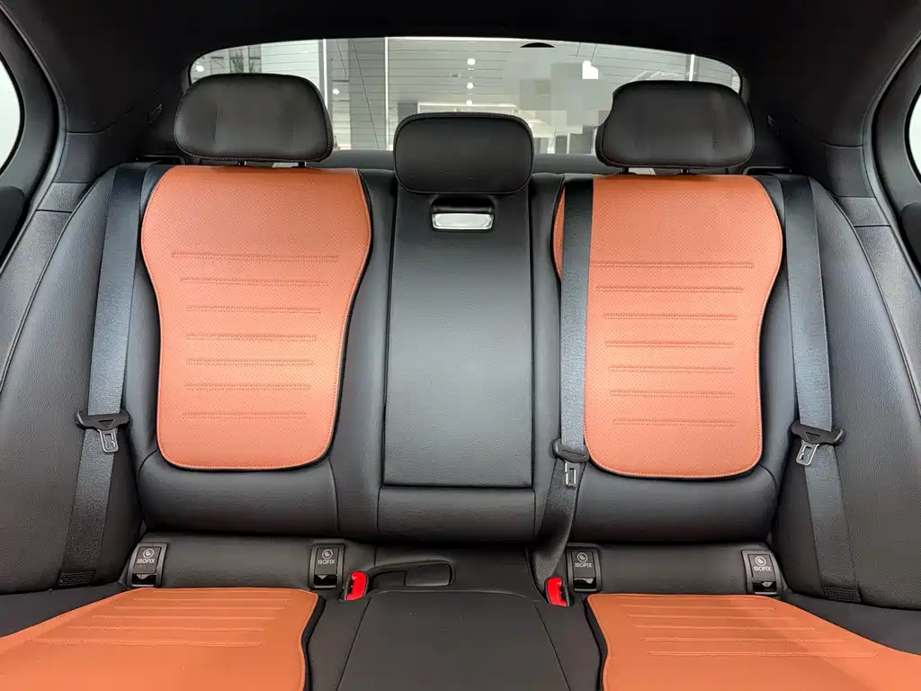 Mercedes-Benz C-Class — миниатюра 4