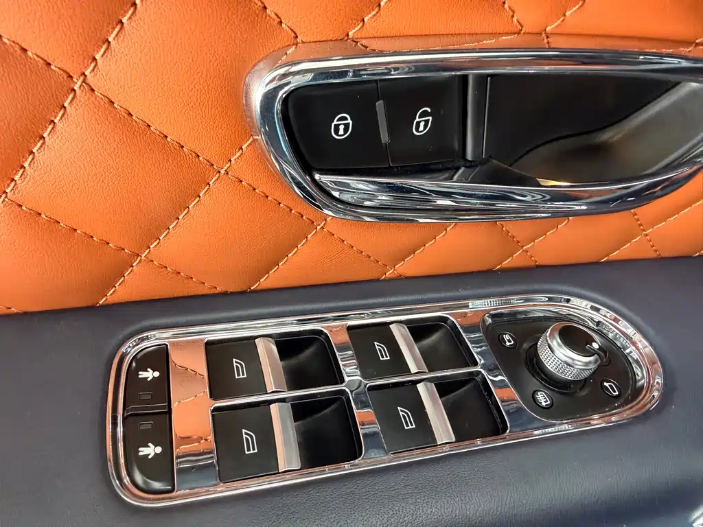 Bentley Bentayga — миниатюра 5