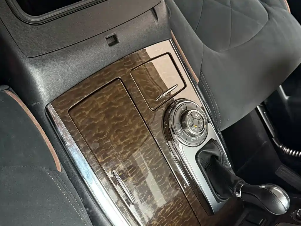 Nissan Patrol — миниатюра 5