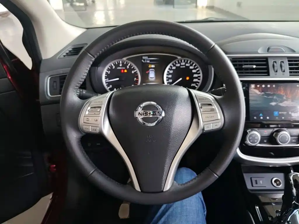Nissan Tiida — миниатюра 11