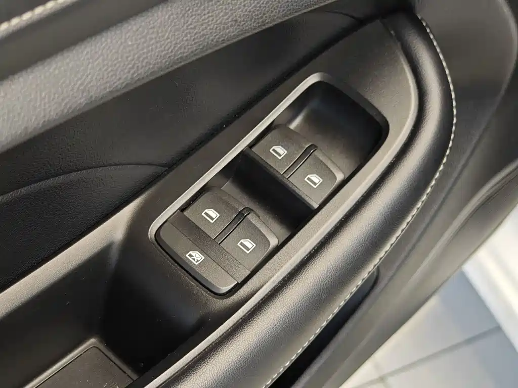 Roewe i5 2019 1.5L AT 4G