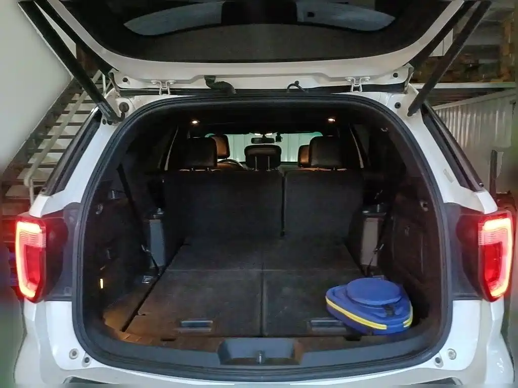 Ford Explorer (Import) — миниатюра 10