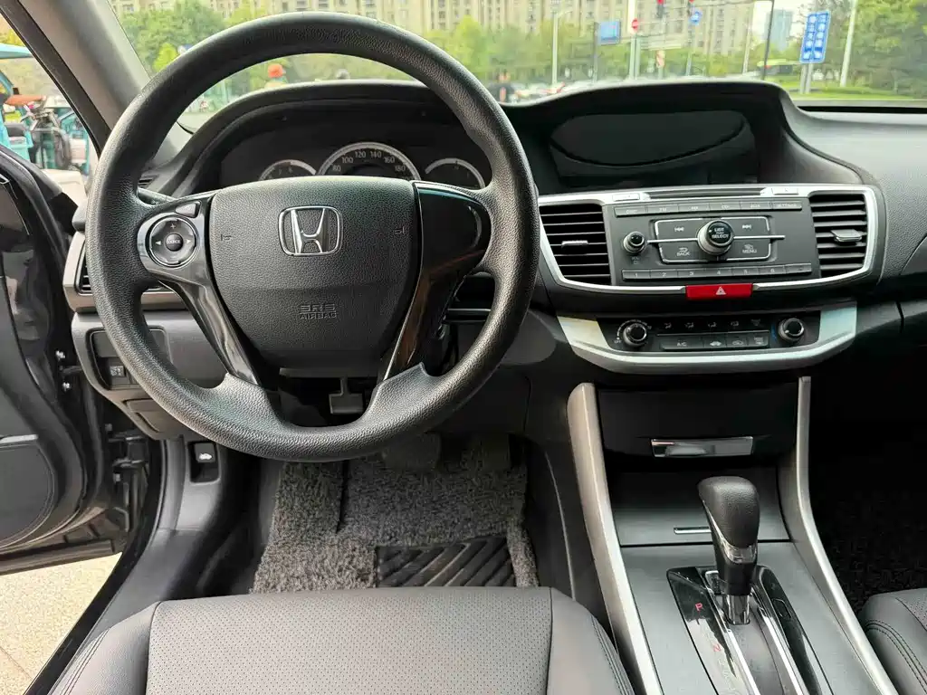 Honda Accord — миниатюра 8