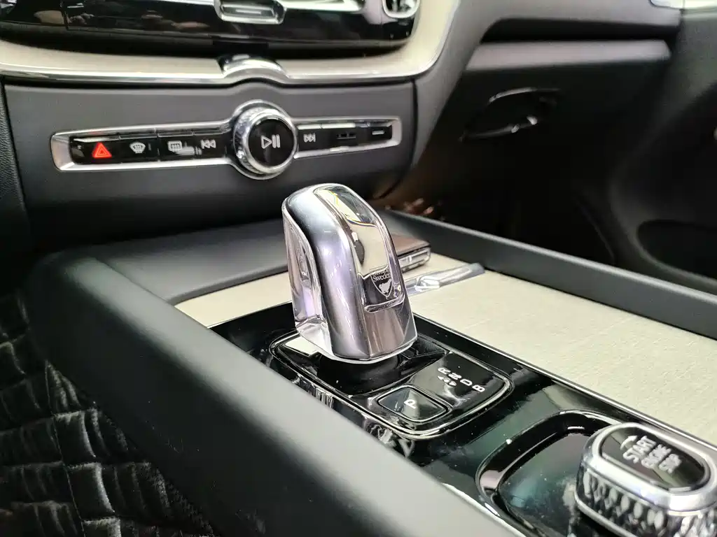 VOLVO XC60 PLUG IN HYBRID