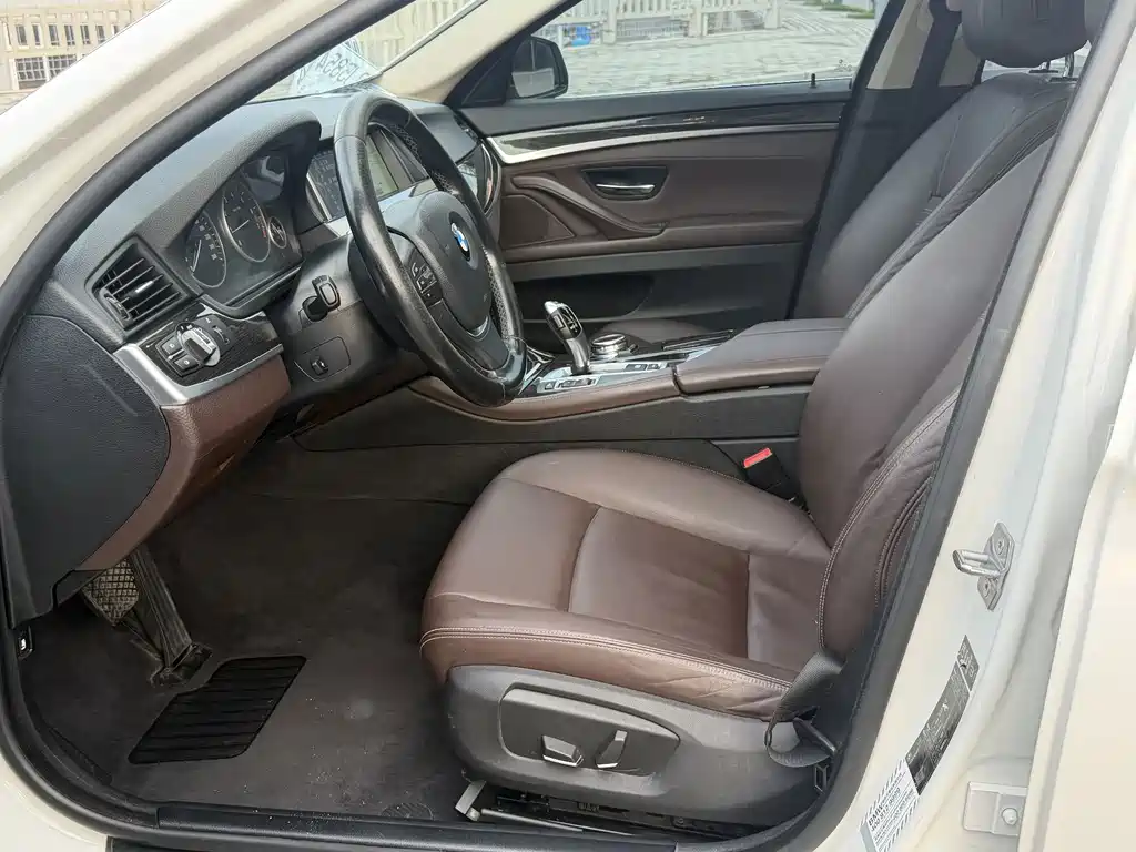 BMW 5 Series — миниатюра 8
