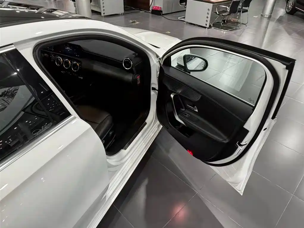 Mercedes-Benz A-Class — миниатюра 21