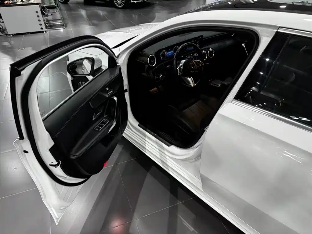 Mercedes-Benz A-Class — миниатюра 12