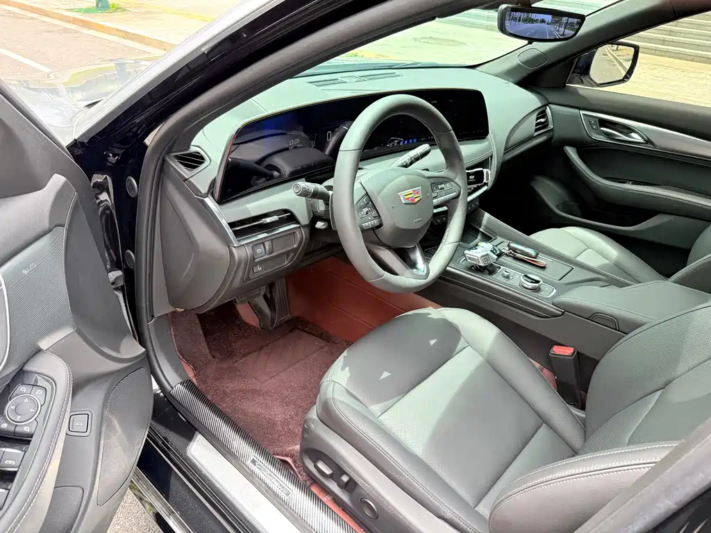 Cadillac CT5 2025 28T