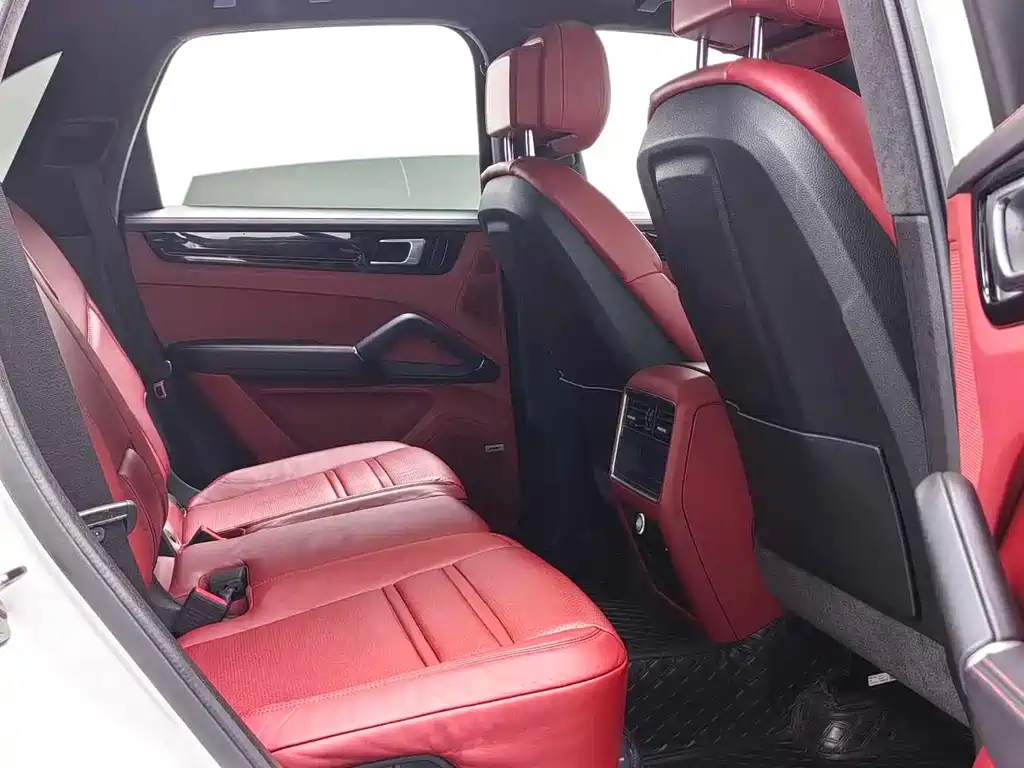 Porsche Cayenne — миниатюра 11