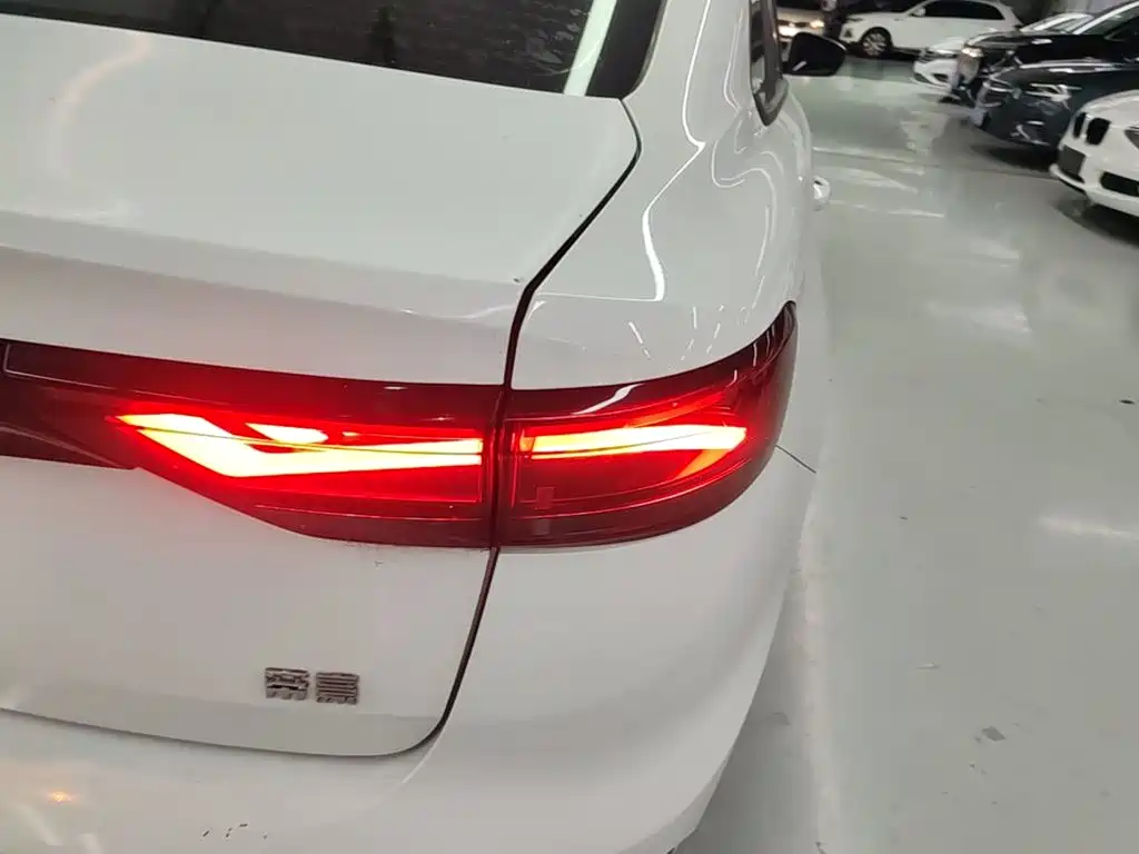Geely Emgrand — миниатюра 8