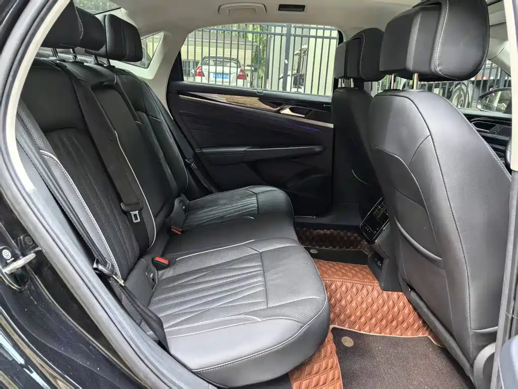 Volkswagen Passat PHEV — миниатюра 14