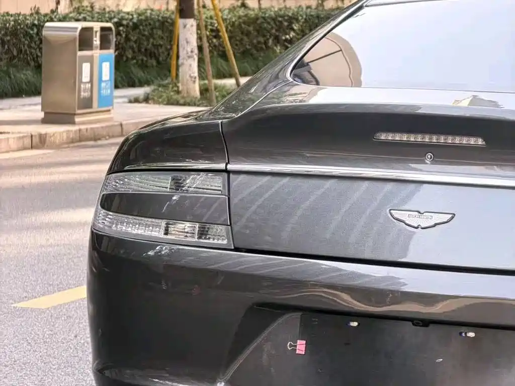 Aston Martin Rapide — миниатюра 6